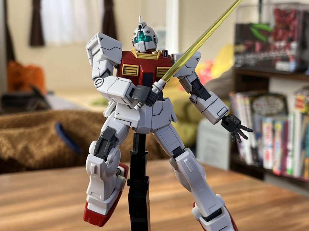 カメラアイは磨いて、コンパウンドまでかけて中が良く見えるようにしセンサー部分と思われる箇所だけ蛍光グリーンを塗り、ブラックライトで光るようにしたのに…最後つや消しトップコートを吹いたら何も見えなくなり愕然。