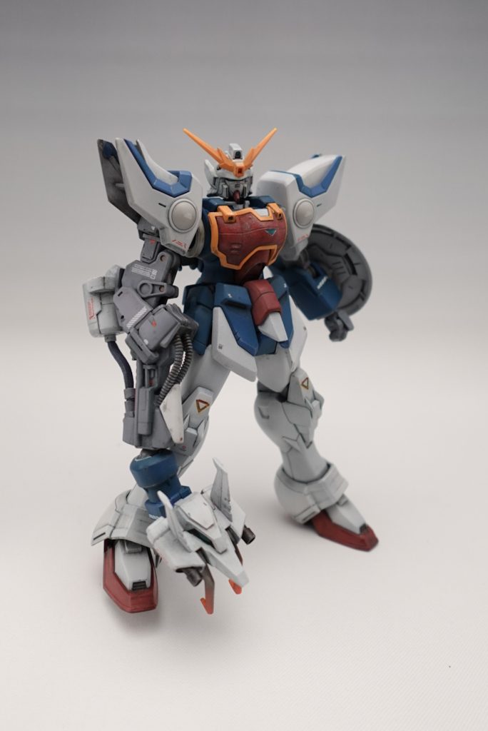 「逃げも隠れもしない！」の五飛には伸縮式の隠し刀より暴力的な剛腕、そんなイメージ