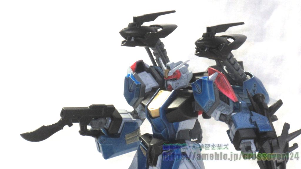 ウィザード頭部リトラクタブルセクション内ビーム砲／ビームファングシステム　ケルベロスウィザードはそのままくっつけているので搭載装備も使用可能。