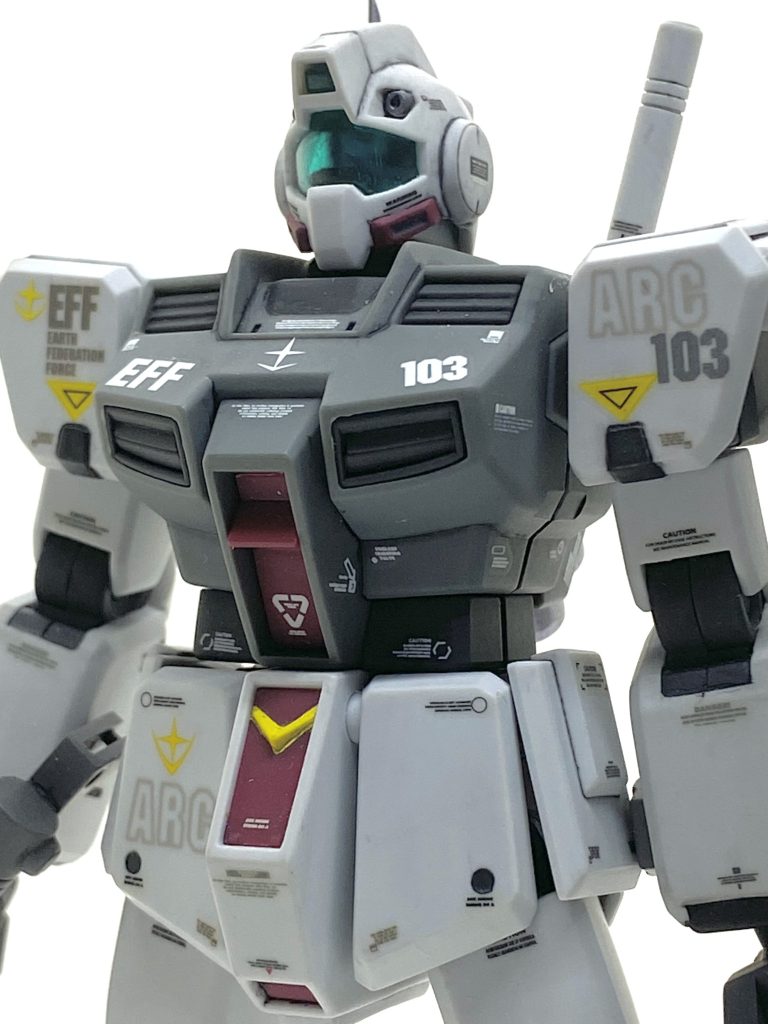 寒色系でまとめられながらもワインレッドが要所に散りばめられたジム寒冷地仕様は説得力のある配色でサイクロプス隊のやられ役には大変勿体なかったです(笑)。劇中では北極基地に配備されてましたから英語のArcticを略したアルファベットを貼ってカトキ風にしています。