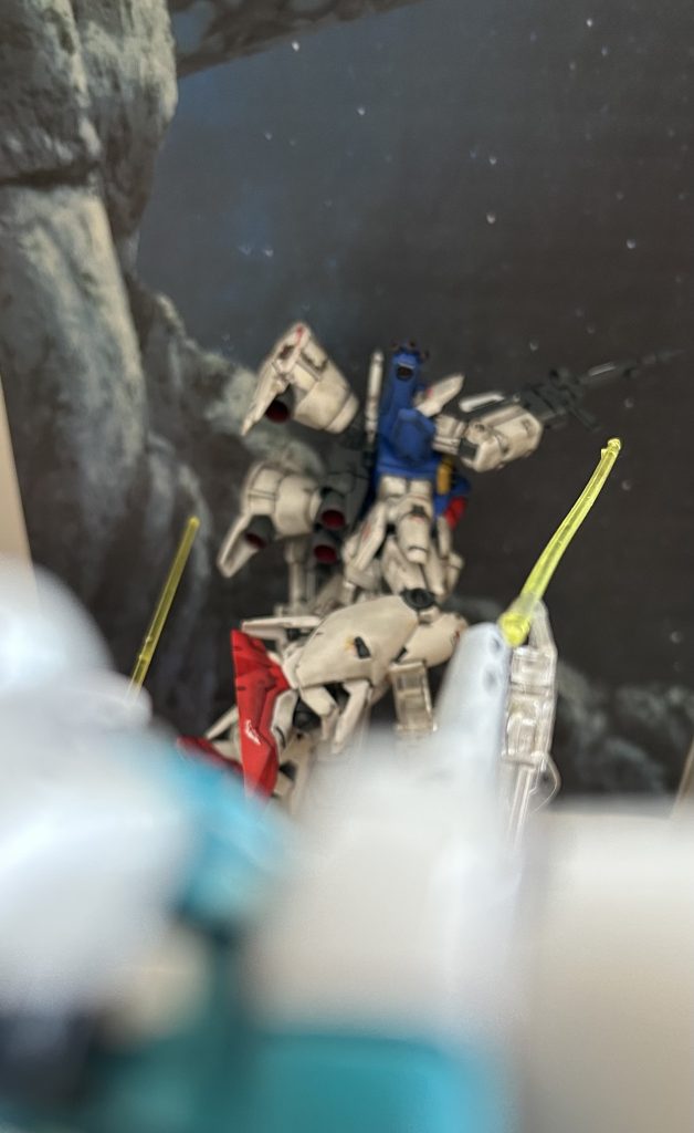 なんだい、あの機体は⁉︎バッタかい?