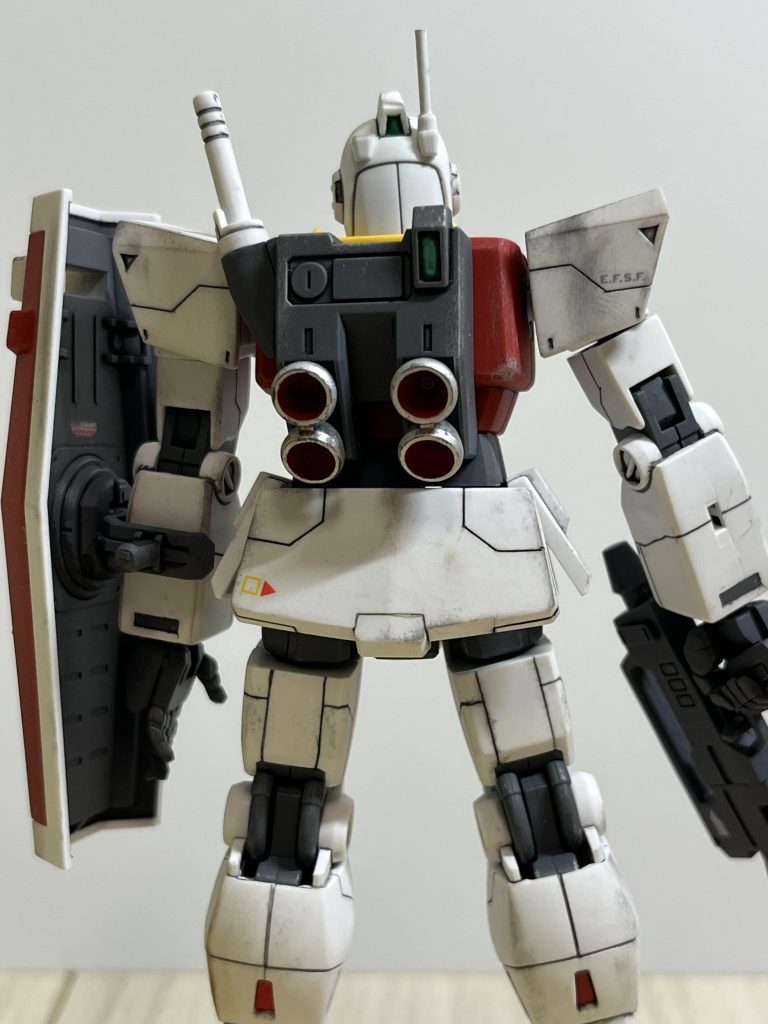 アンテナがあっさり折れたので、真鍮棒に変更。頭部バルカンも真鍮パイプに変更しました。それだけで印象がちょっと変わったのでアンテナ折れて良かったなと笑