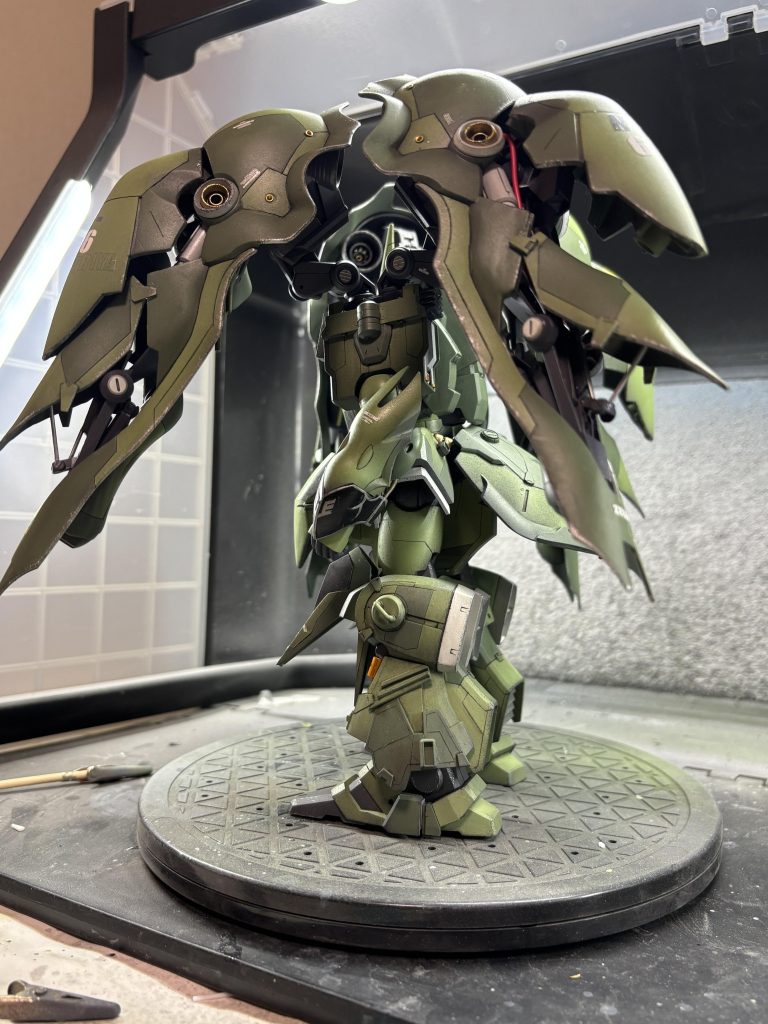 横向き…何がどうなってるかよく分かりません😓で羽根が重くてちょっと傾いてしまう😵‍💫毎回ポージングに不向きなキットばかり作ってます🥲…分布相応なキットでめちゃくちゃ苦労しました🥹毎回拙い作品ばかり作ってます😓閲覧…誠にありがとうございました‼️