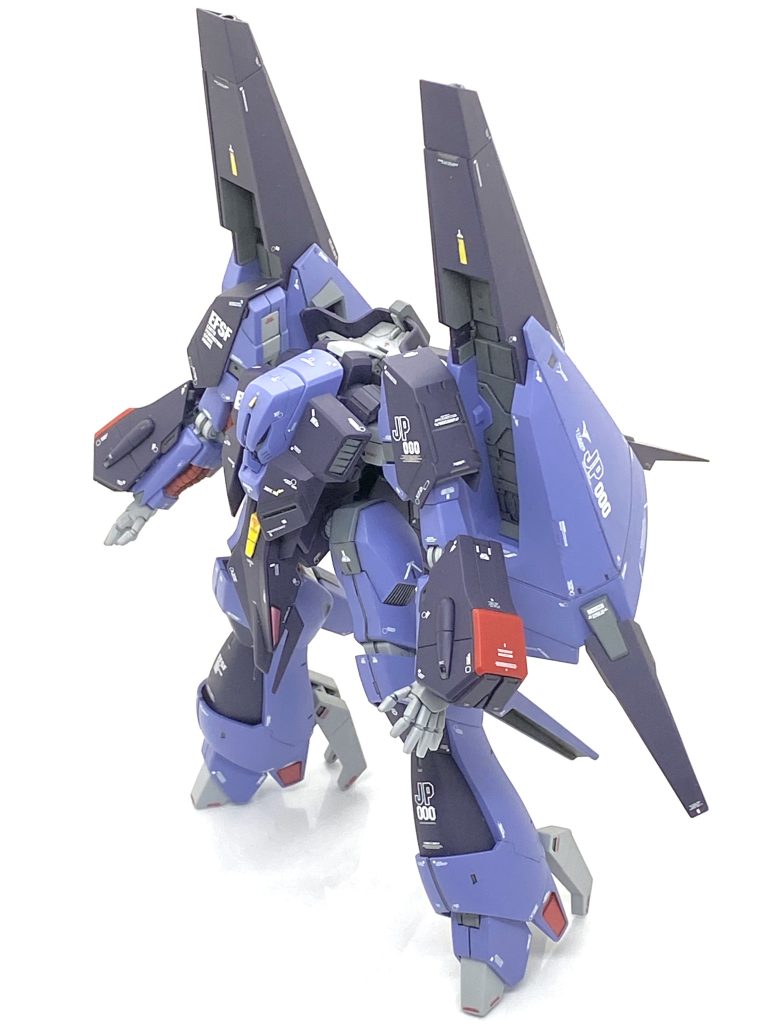 メタリックの一部以外の部分は(クレオス)Mr.カラーGXスーパースムースクリアーを吹き付けております。