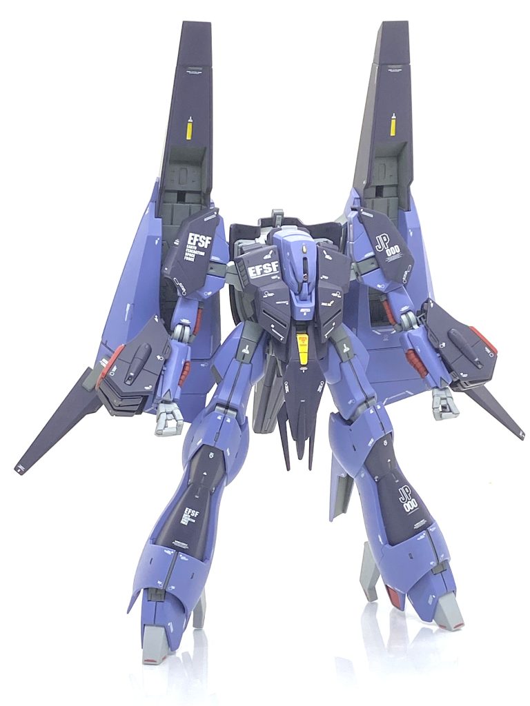 スラスターユニットの合わせ目はそのままだと曖昧なのでそちらも3㎜のダンモで段落ちモールドにしました・・・こうすると墨入れすると引き締まります。バーニア周りは頑張って塗分けて総推力があり、劇中で見せた速度を感じさせる用にしてます。デカールは同じPMXシリーズのボリノーク・サマーンやパラス・アテネ以上に細かく貼りました・・・大きい機体なのでMG ver.kaのデカールを中心にカトキ風にしてますがジュピトリス艦内で開発していたも出したかったのでスジボリ堂 ロボデカールも相当な枚数を貼りました。おかげで貼り終わるまで4日も掛かってます。