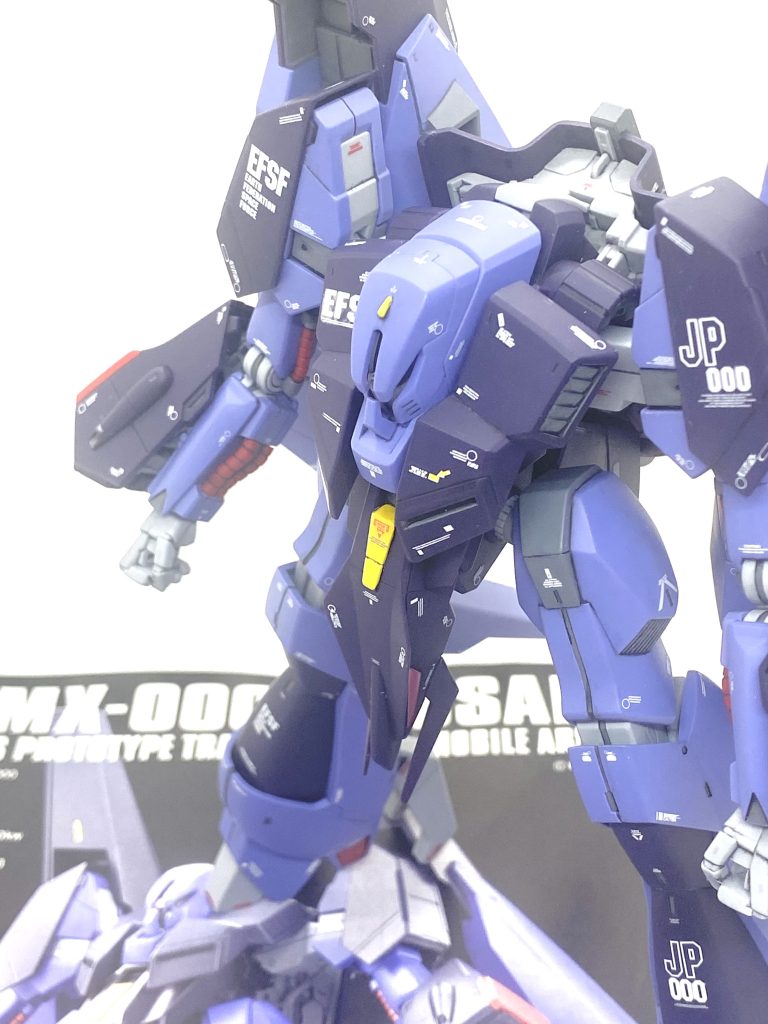 最後は説明書と。PMXシリーズの大きいサイズの重MSはなので今回も案の定難しいキットでした・・・ですが、合わせ目をなるべく段落ちモールドにすると難易度が下がります。PMXシリーズの他の三体に負けない程のカッコ良さでこれは人気があるのはわかります。変形形態もバランスが取れていて安定感もあり、これはABS関節の恩恵だと思います。大きいキットの割にはサクサク組める上に色分けもかなり良いので見かけましたら手に取って見て貰いたいです・・・これでPMXシリーズを全て完成させる事が出来て本当に良かったです。ご覧して頂きありがとうございました。