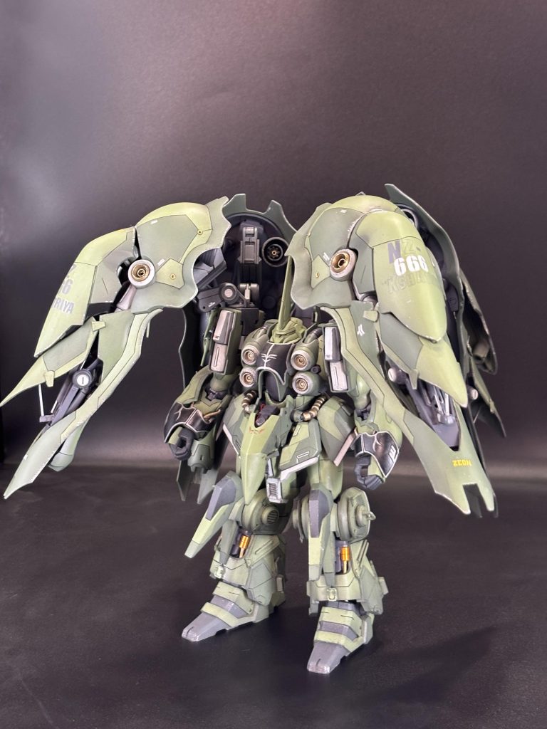 全体図です。バインダーはどうしても開きたかったのでノコでキコキコ…😓動かす事は到底出来ずコレで固定…アレ開閉式にする人…真性のバケモノですね🥹