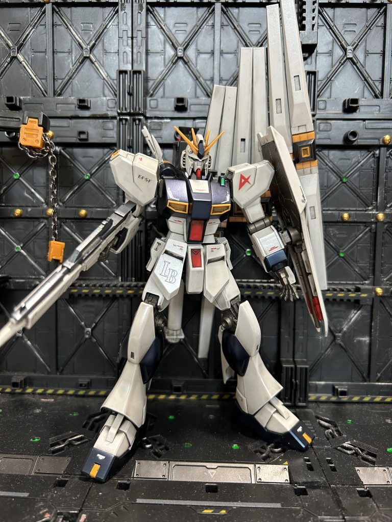 プリズムブルーブラックは光の当たり方で紺色と黒で見え方が変わるのがとても美しいのでどうしてもこの色を使ってみたかったのが今回塗り直した理由です。