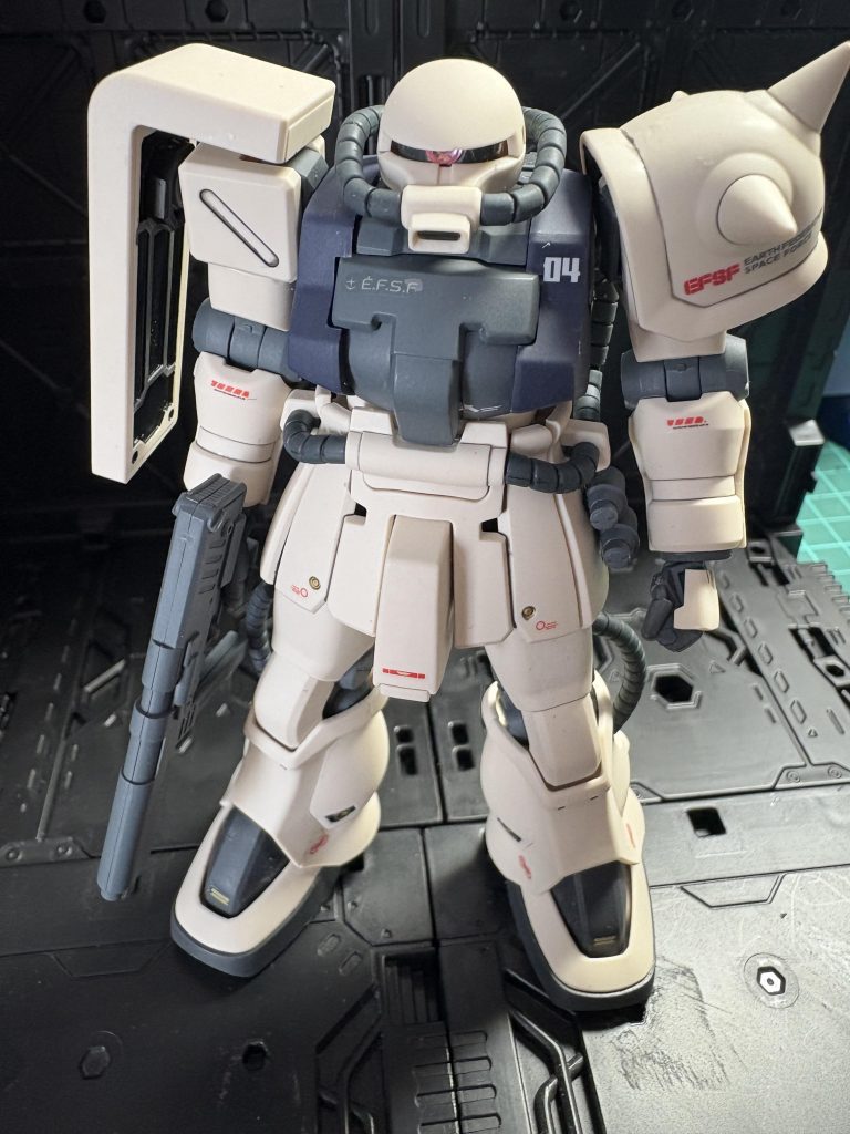 モノアイに使っているダイソーデコシールはお気に入りなんですが、画像で見ると実物よりデカくみえます。