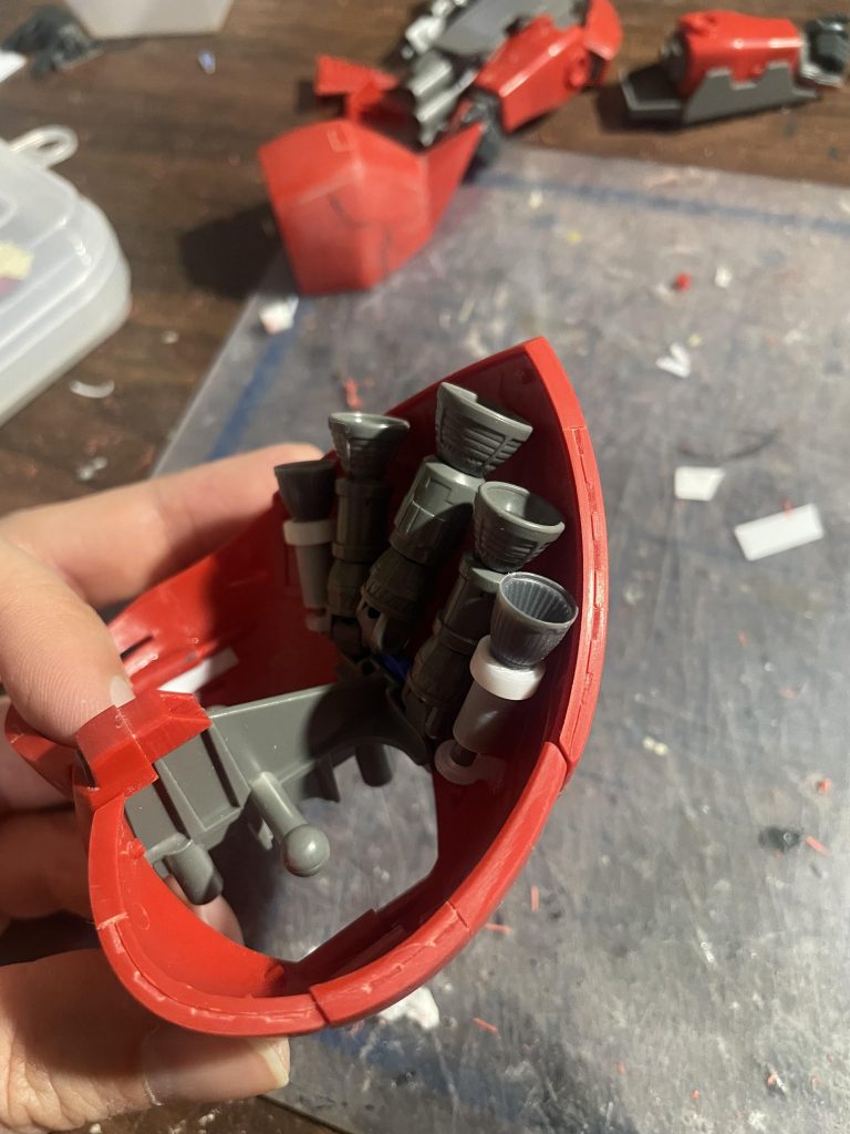 ver2準拠でスカート裏のスラスターを3基から5基に増設。そんな事はどうでも良くて‥スカートのフチの彫り込みを頑張ったのでそっちを見てほしい!
