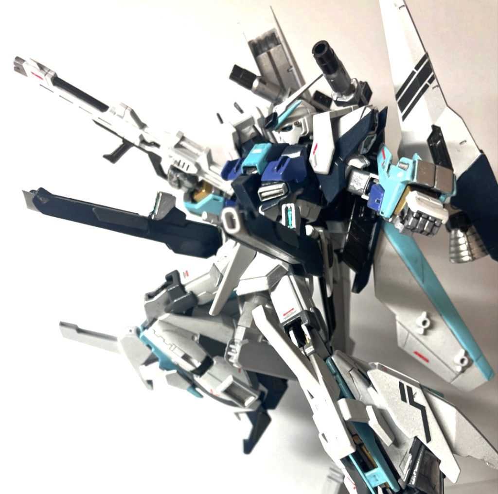 ストフリのレールガンを装備しています！レールガン上部にはセンサーを搭載しています。