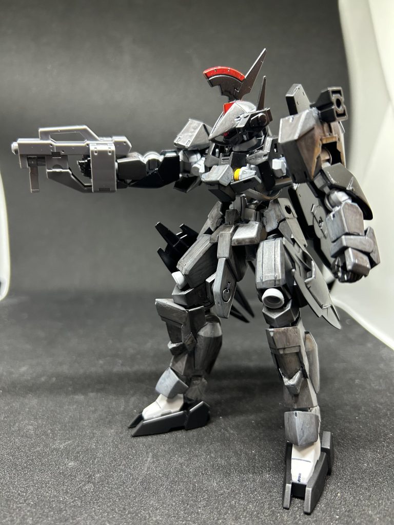武器が…実は今も悩んでる状態でショートバレル2丁持ちとか下の画像のハンドガンかはたまたオリジナルを作るか…今回は接近戦のこと考えてないミキシングですので両手銃持ちは決めてるんですけどね。