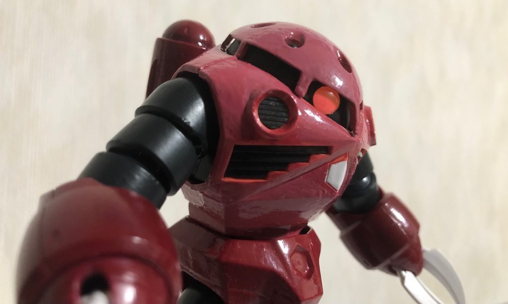 今回は関節部や武器の改造等は行わず、シンプルに塗装&モノアイにHアイズを使用しただけのお手軽なものにしました。20年以上前のキットであるにも関わらず、可動範囲は今のモノと引けを取らないくらい優秀で、楽しく撮影できました。