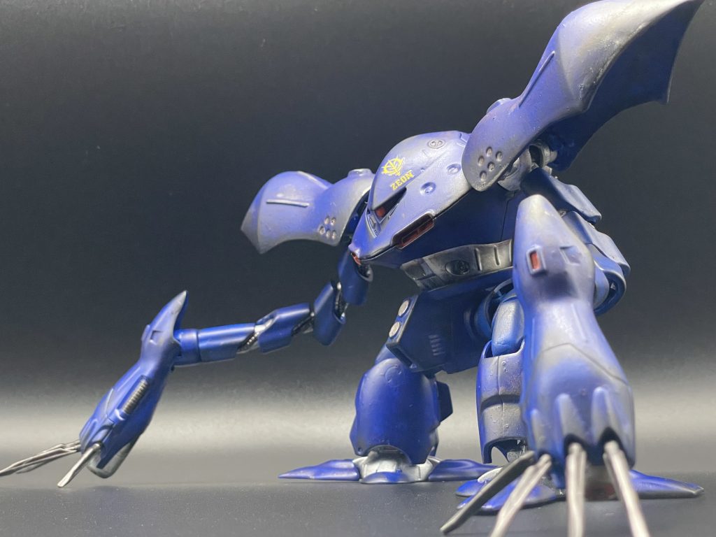 これはズゴックEに合わせて青で濃くしています。ここで11体目の作品なんでゴッグの発展機ハイゴッグを選んでいます。