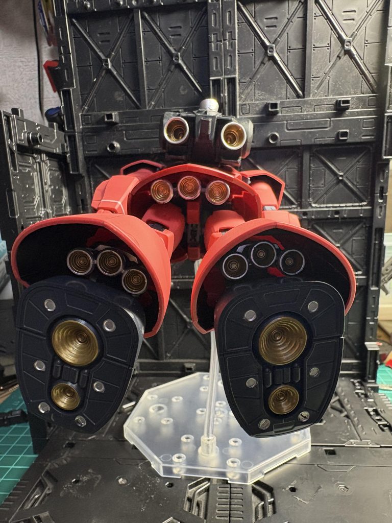 足裏や各部スカート内部も塗装してはいるのですが、脚部奥の塗り残しが悔やまれます（人様に見せるつもりなんてなかったから…😓）