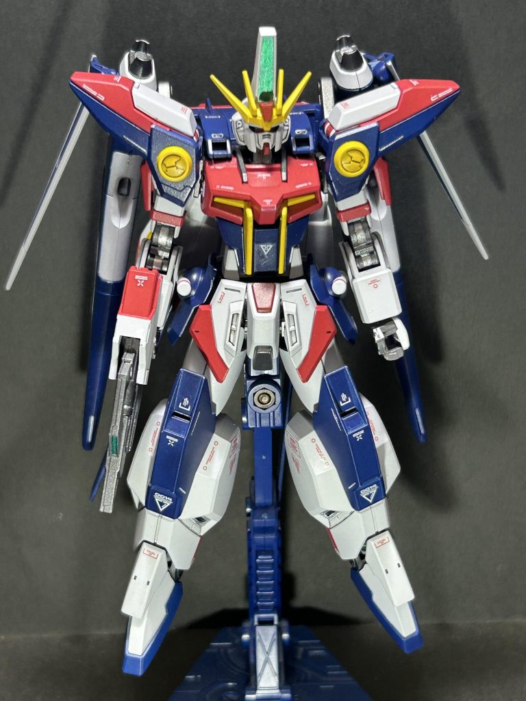 正面。頭と胴体、腕部はストライク肩部はウイングガンダムゼロ腰部はスターバーニング脚部はAGE3オービタルバックパックはエールストライカーとセイバーです。カラーリングはキラの機体イメージが青、アスランが赤なので青と赤にストライクの白のイメージでトリコロールからーにしました。