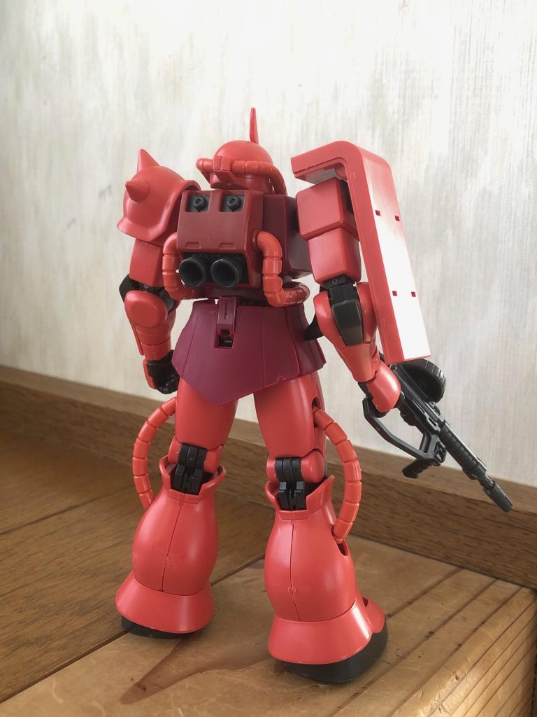 リアビュー。素組みでここまで格好いいとは。