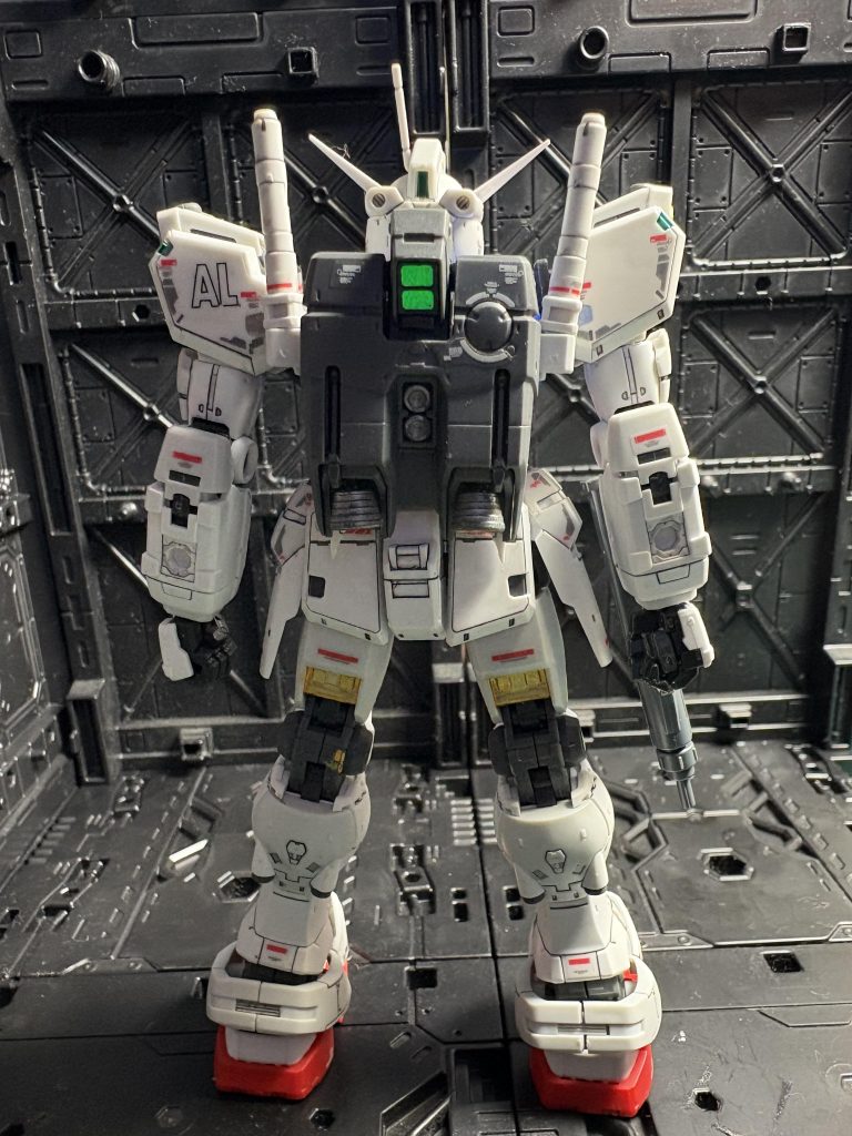 RGは情報量が多いのですが、デカールも負けじと貼ってしまいました。