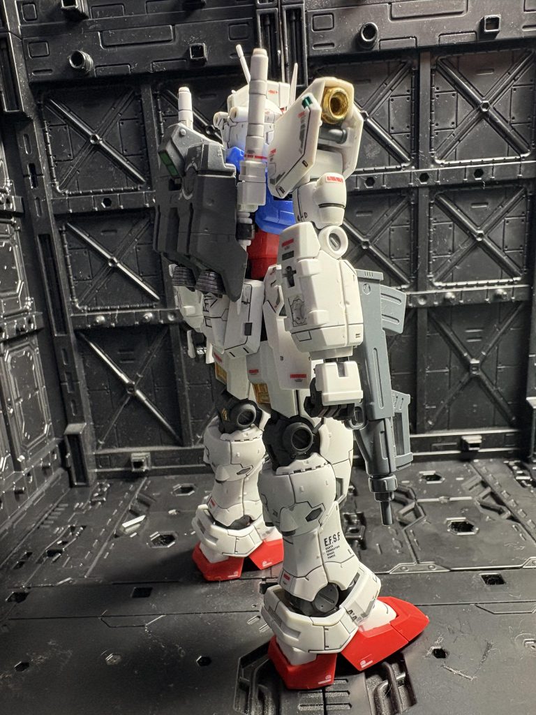 劇中に併せ、ジム改の90mmマシンガンを持たせています。