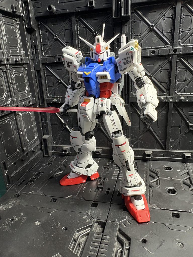 やはりこのポーズは脳裏に焼き付いています。きっとウラキ少尉もそうでしょう。