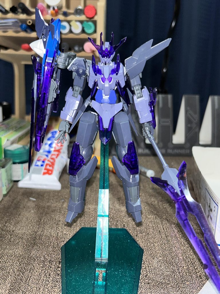 形が決まった時の写真です。ここで右腕部が少し寂しいなと感じ、、、