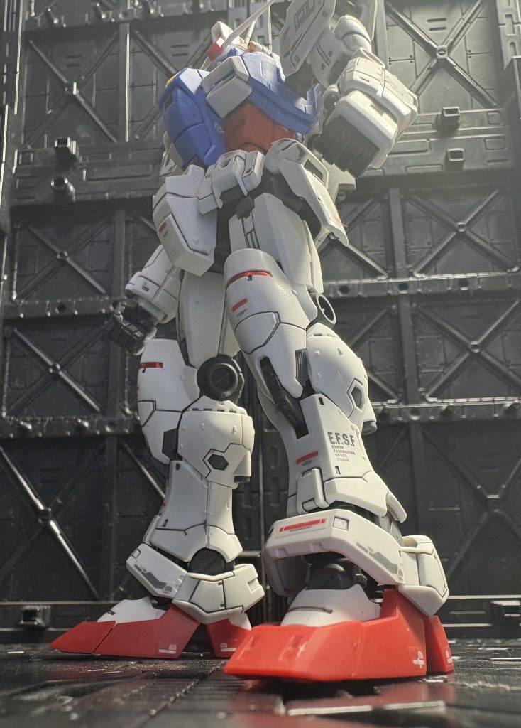 GPシリーズの膝から下のデザインは、劇中の描写よりこちらの方が気に入っています。膝のデザインがよく似合っています。