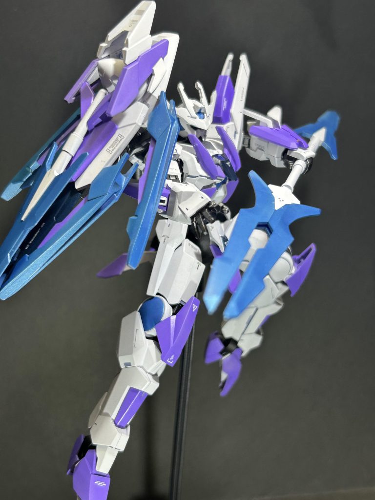 ポージング2バインダーに5つのビット、パルチザンが両先端で2つ、合計7つのビットで一応セブンソードも意識してます。