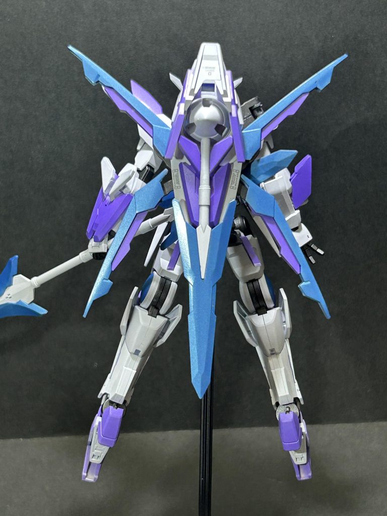 バーストモード。背部中央にてバインダーを広げて高出力モード的な感じです。