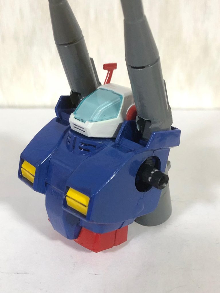 今回は破損防止のため、腕の付け根と腰の部分にボールジョイントとジョイントキャッチャーを使用。こちらのキットは子供の頃に組み立てた事があり、飾っていた際に落下、腕の付け根ごと折れた苦い思い出があります。