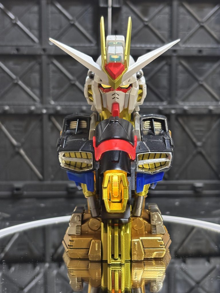 だいぶ前ですがガチャでメカニカルバストを何回か引いたんですが、4回中3回クリア外装で一回内部メカという悲惨な結果だったので、rgのストフリを塗装するついでにこちらも塗装しました