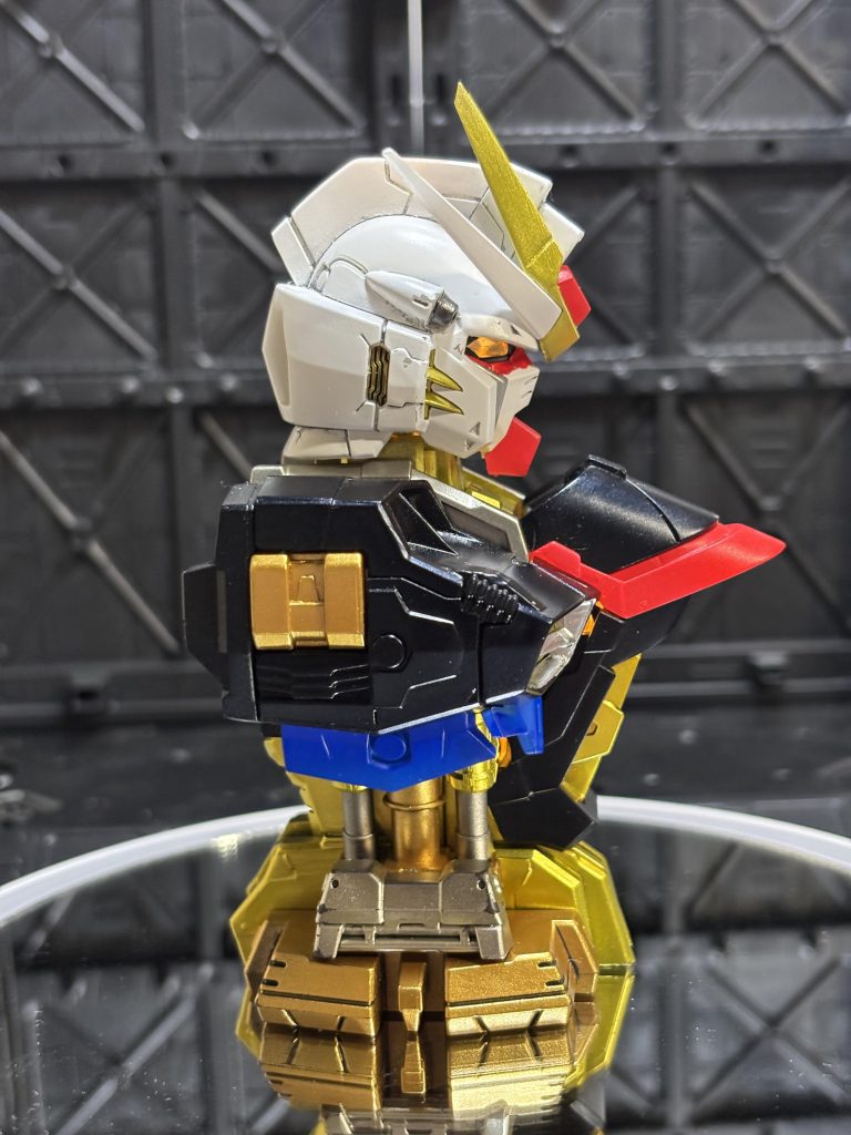 側面 白がちょっと塗装のってなくて透けてますねクリアカラーを塗装したことなかったのでここは失敗です サフはするべし