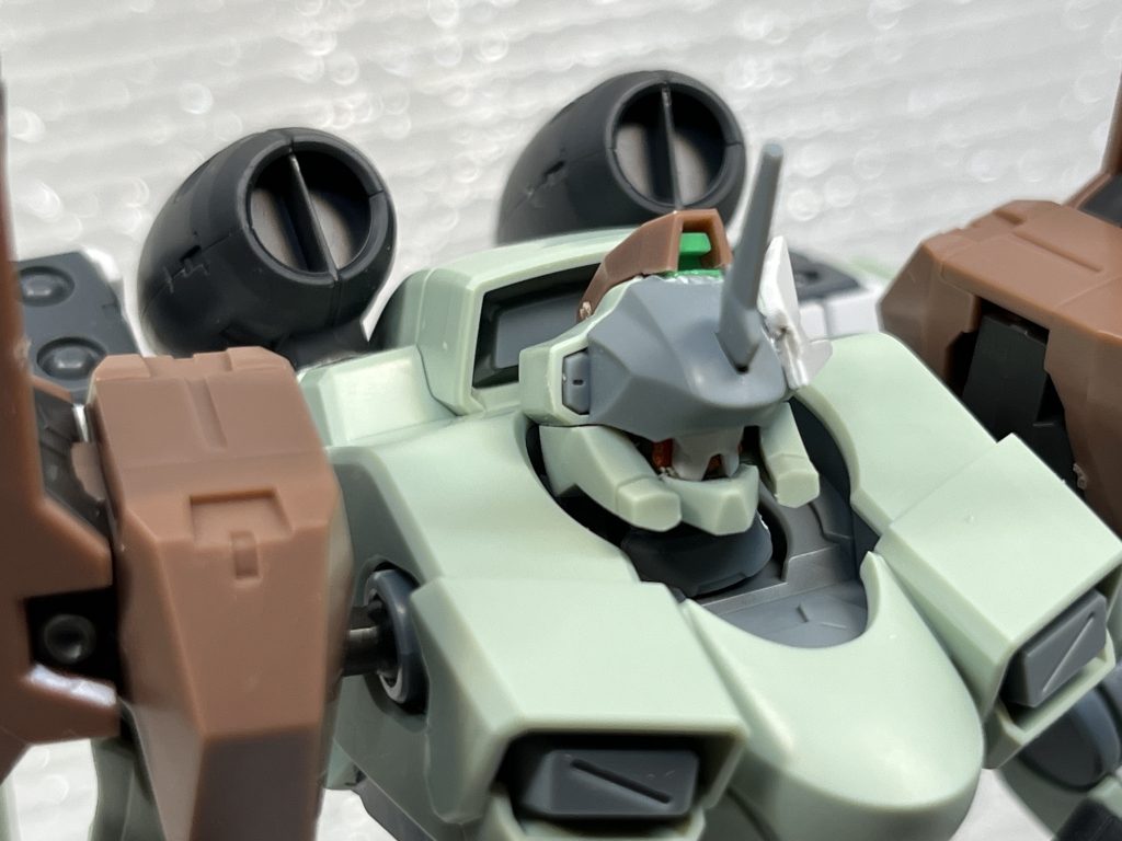 頭部はバイザーを外してルブリスソーンの顔を埋め込んであります