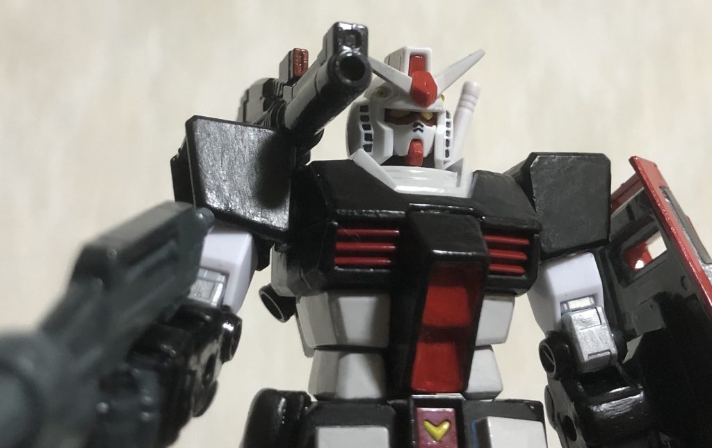 機体が黒いので、オモチャっぽさは皆無です。