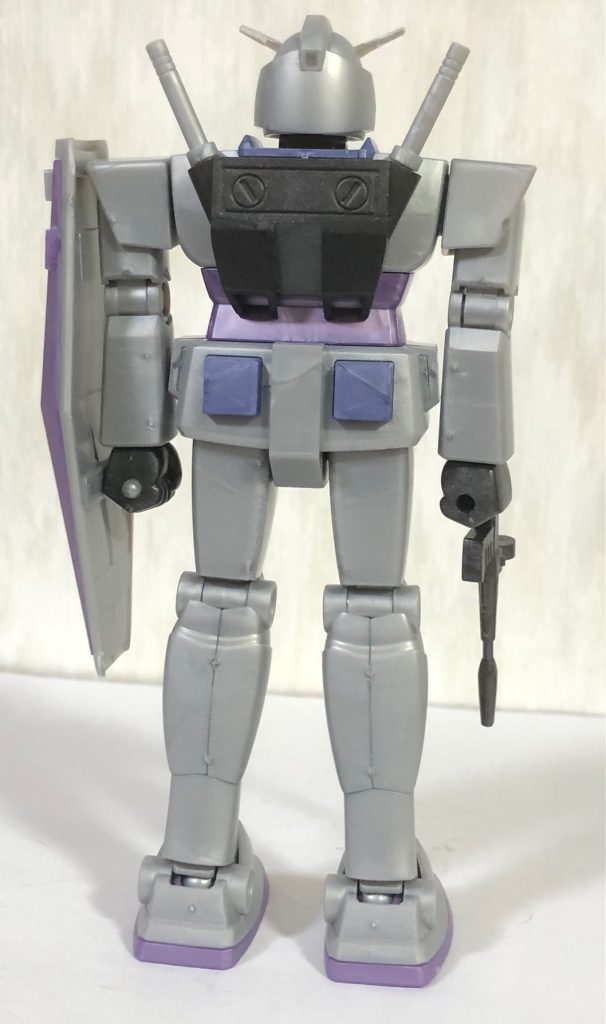 物自体は以前投稿した「ベストメカコレクション ガンダム」と同じです。ただ、通常と異なり、シルバー主体なので割と合わせ目が目立ちます。