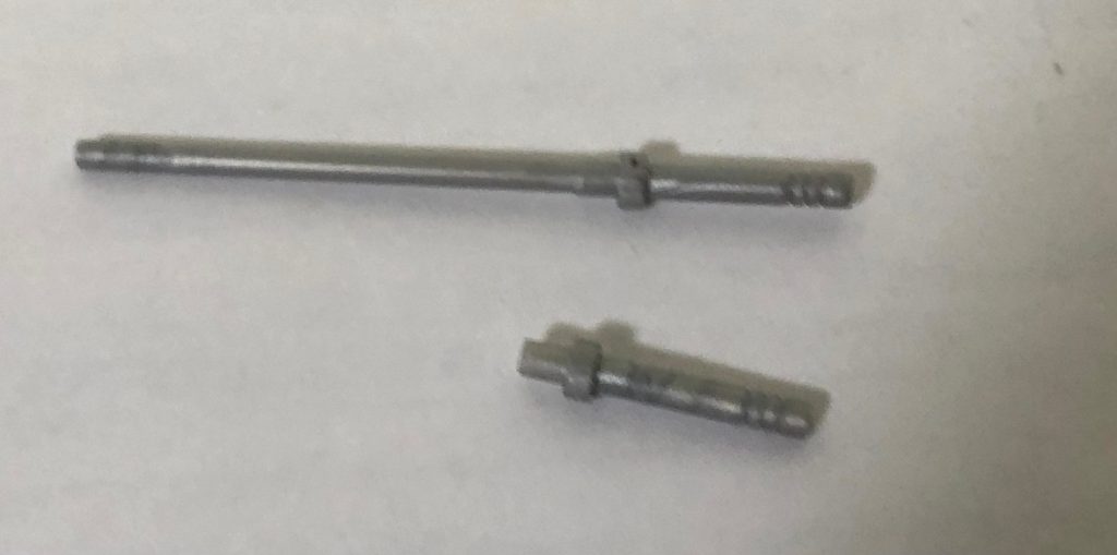 武器はビームライフルとシールド以外にビームサーベルが付属。ビーム刃が伸びているものと、伸びてないものがあります。