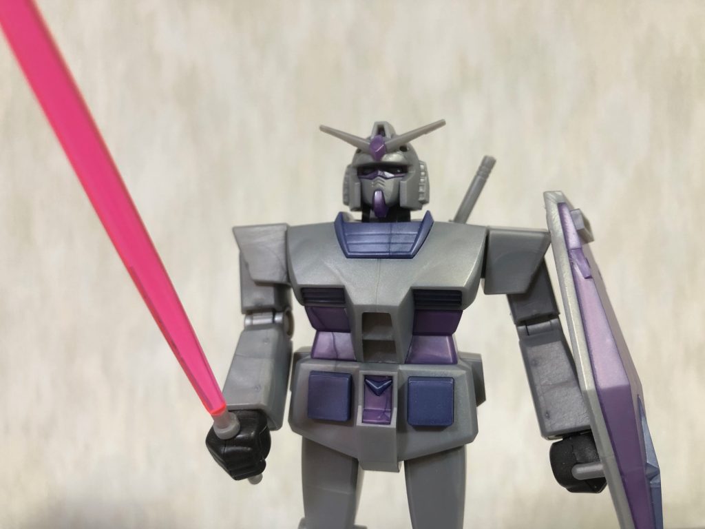 ビームサーベルの刃はロボット魂のモノを使用。