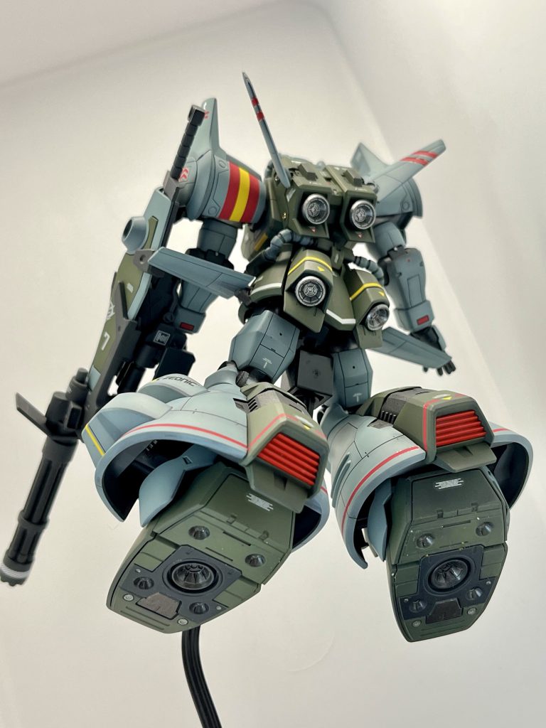 背面下方より台座を使用しての撮影も初めてでしたが、足の裏の塗り分けも見ることができてこれはこれでいいものですね。