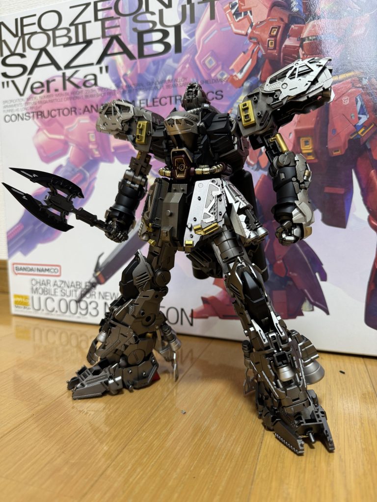 フレームだけ組んだ状態。この時点でもう密度がすごい。