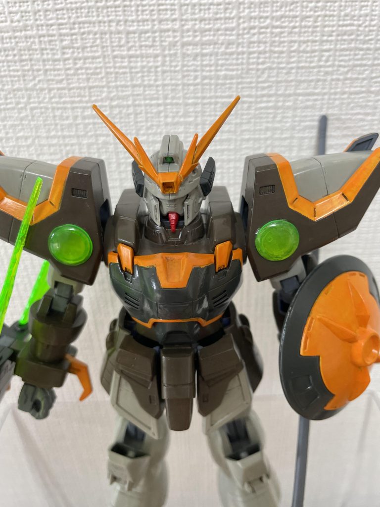 制作途中でアンテナが折れました。