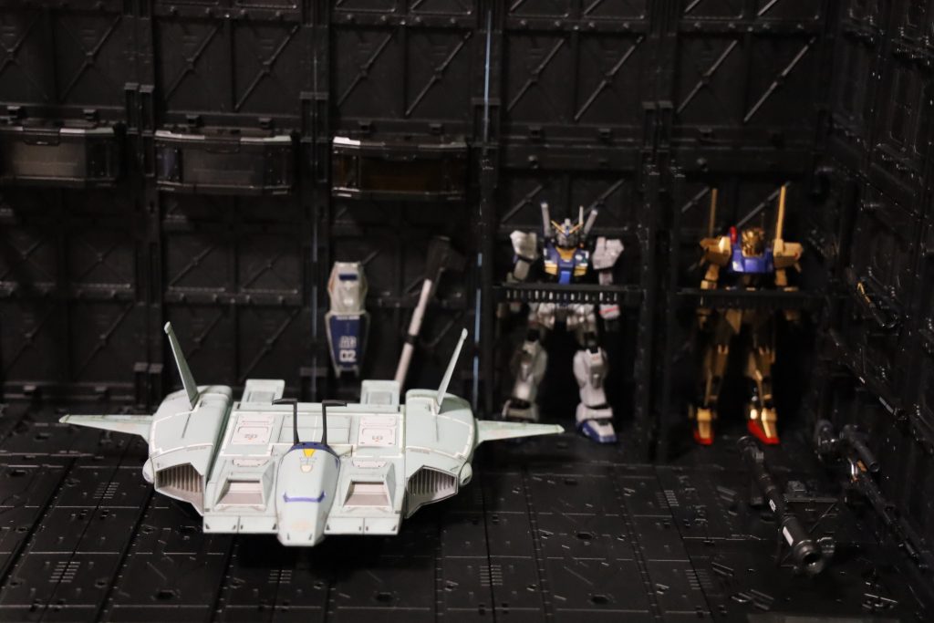 100均のディスプレイベース連結しまくってアウドムラのドック風