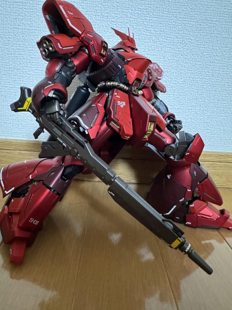 有名なイラストのポーズで、個人的にサザビーはロングライフルの方が似合ってると思う。