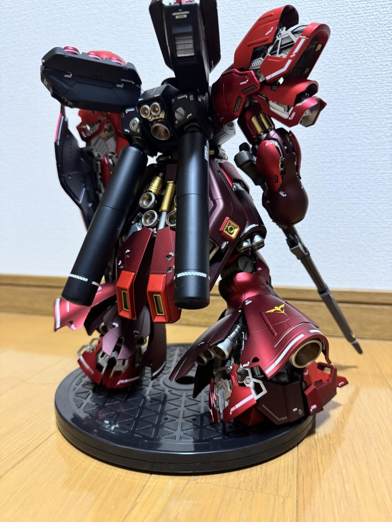 後ろ姿。フレームの差し色のゴールドがとてもマッチしていて結構気に入ってます。