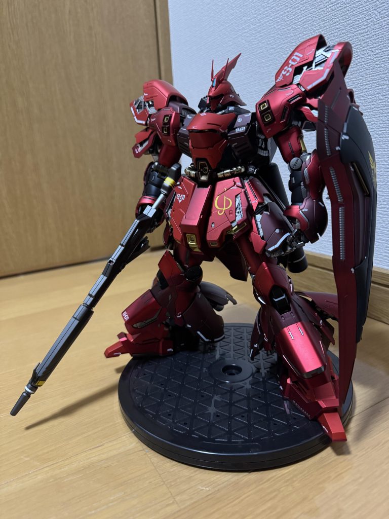 サイコフレーム展開状態。シルエットが結構変わるので、これはこれでとても良い。