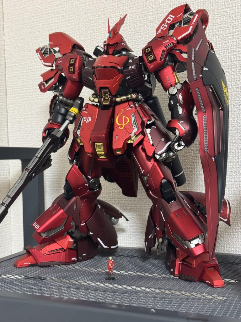 シャアのフィギュアも筆塗りで塗装しました。最後に一緒に並べてツーショット