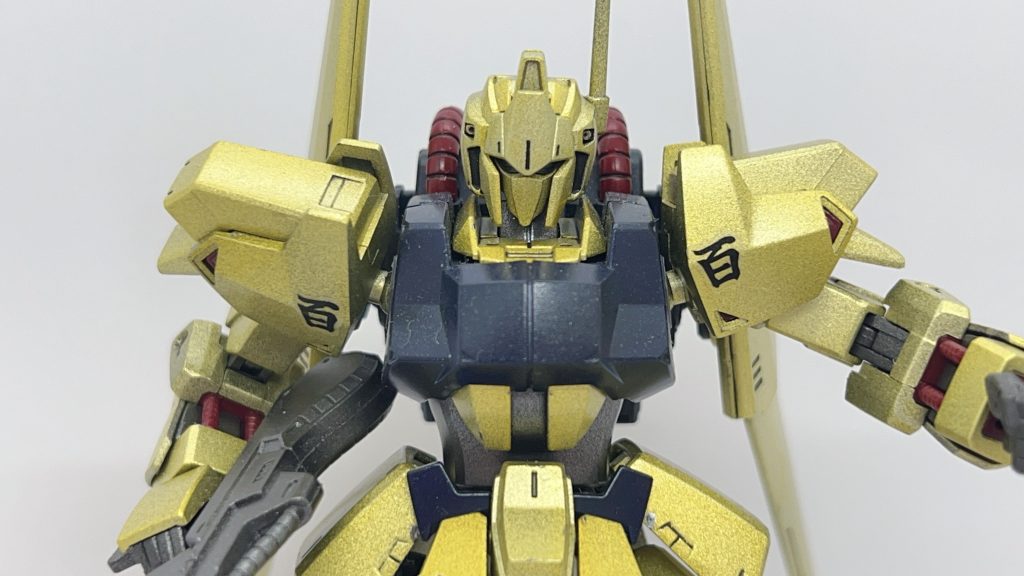 黒い眼元が良いのでしょう。