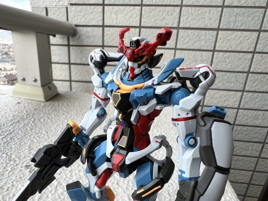 とあるモデラー(YOUTuber)さんがジークアクスカラーとガンダムカラーに塗装し2体同時に製作されていました。ベテランモデラーはすごいな〜と思いました。私はもう二度と製作したくないです。