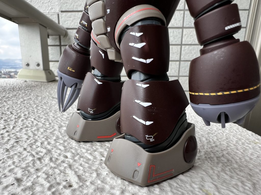 薄いブラウンの赤ラインがお気に入りです。