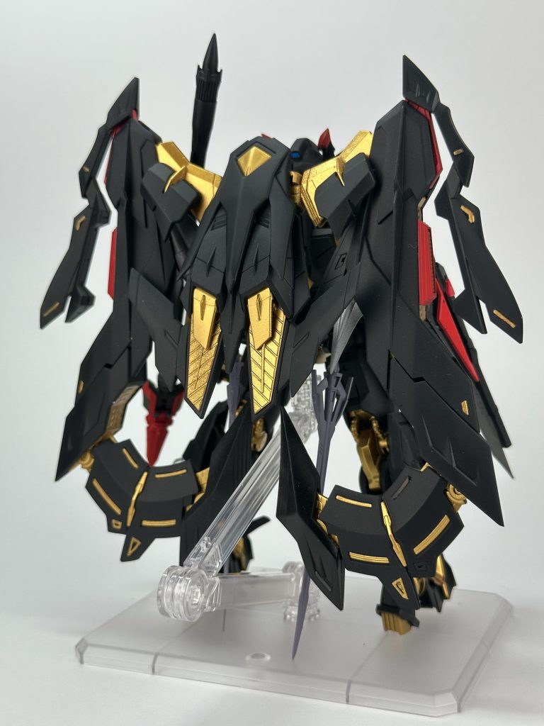 背面バックパックの重さのバランスの都合で自立はほとんどできませんでした。