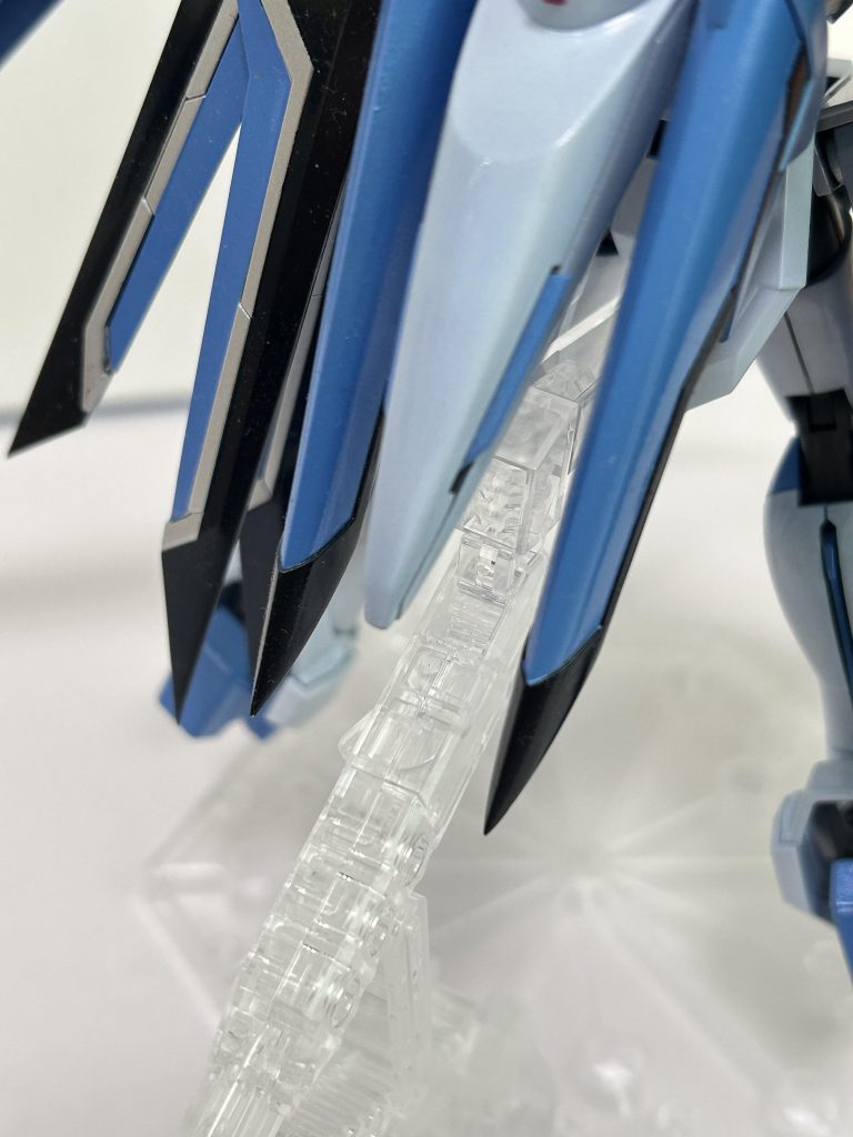 後ろのブースターの先端もちゃんと鋭角化しました!