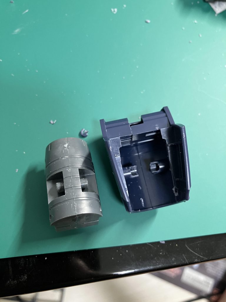 肩の大きい合わせ目は後ハメで対応